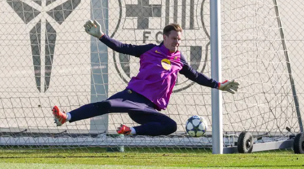 هل تأثر بتصريحات فليك؟ ..  تير شتيجن يحسم مصيره مع برشلونة