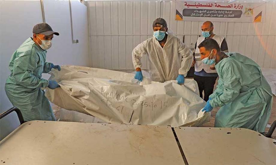 مجمع ناصر الطبي يتسلم جثامين 30 شهيدًا من الصَّليب الأحمر