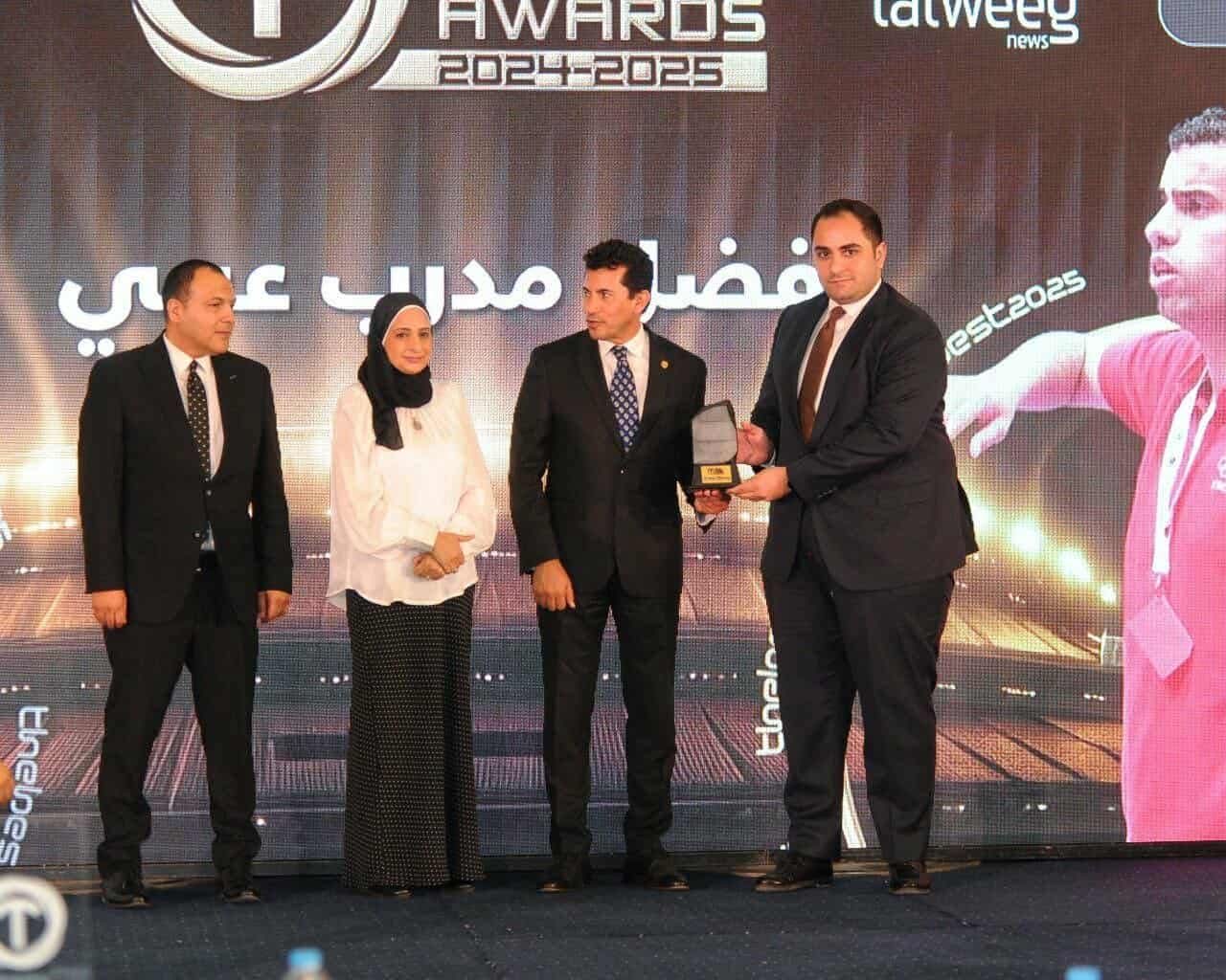 "العساف" يظفر بجائزة افضل مدرب عربي للتايكواندو 