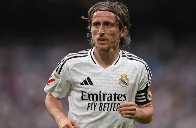 ميلان ينتظر مودريتش ..  ويصدم بايرن ميونخ