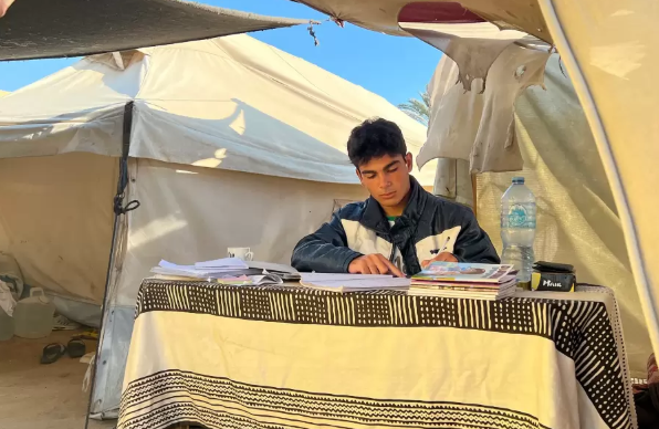 الظروف الاقتصادية تحرم طلبة غزة من الالتحاق بالجامعات  