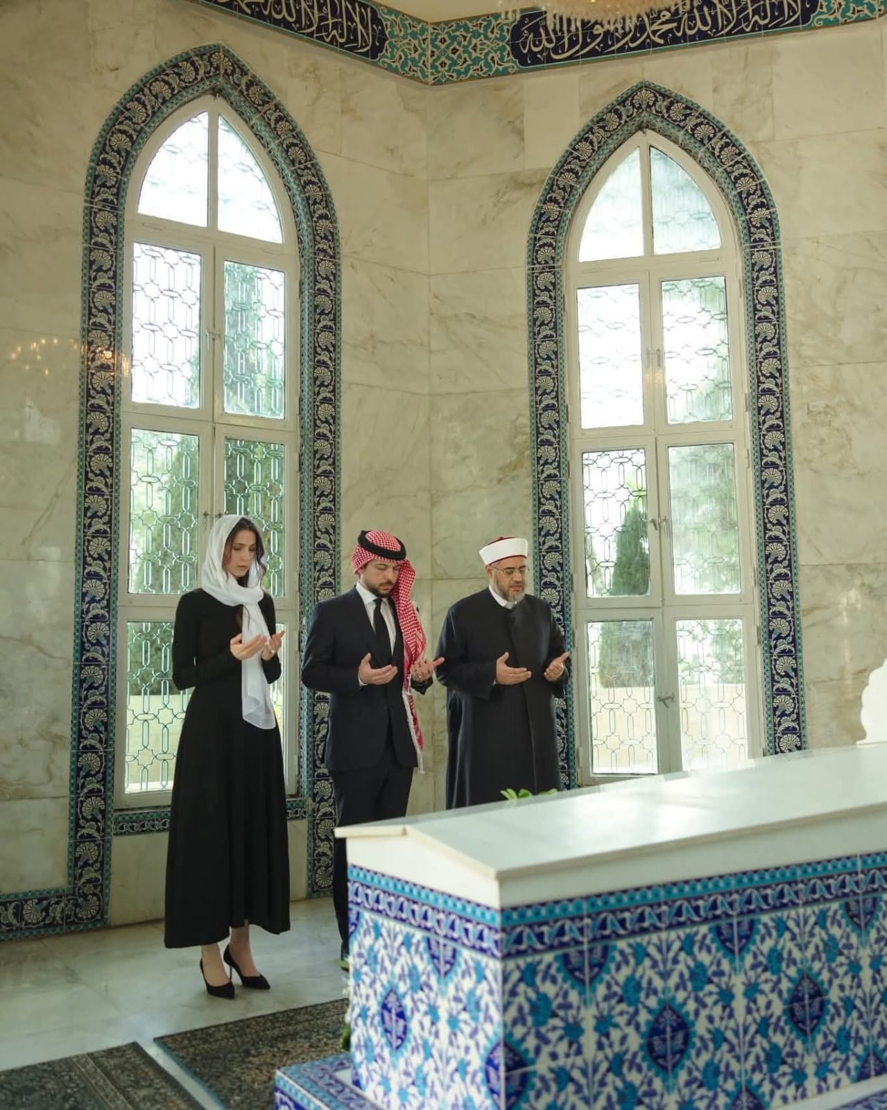 نائب الملك يزور ضريح المغفور له الملك الحسين