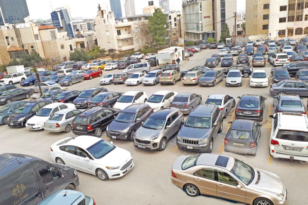لماذا أصبحت المواقف المجانية في عمّان شبه معدومة؟
