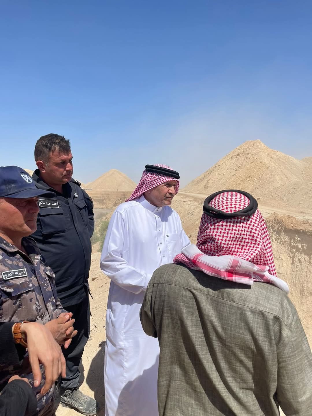 الجازي وأبو تايه وشيوخ الحويطات يزورون موقع البحث عن المفقود المصبحيين ويطالبون الفوسفات بتحمل مسؤولياتها
