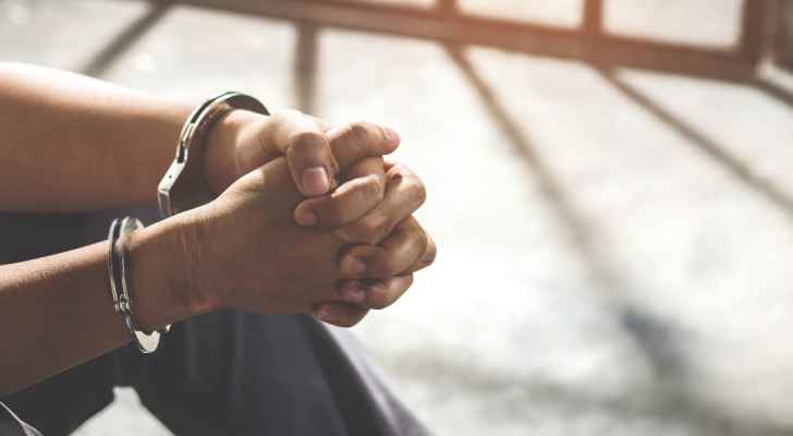 توقيف شخص يبيع لحوما وأجبانا للأسواق دون تراخيص في السلط