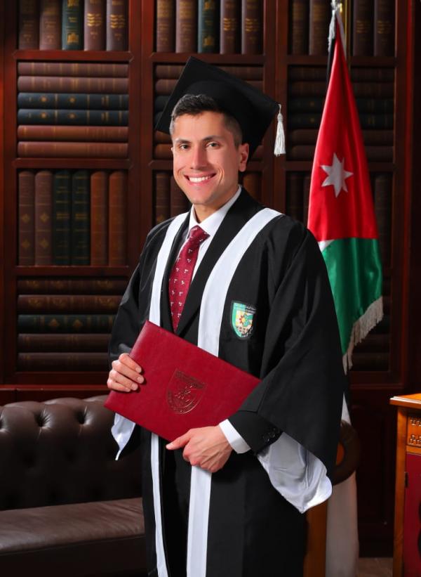 الدكتور عزت صالح جرادات  ..  مبارك التخرج