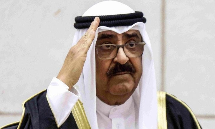 أمير الكويت يعلن رفع التمثيل الدبلوماسي مع لبنان