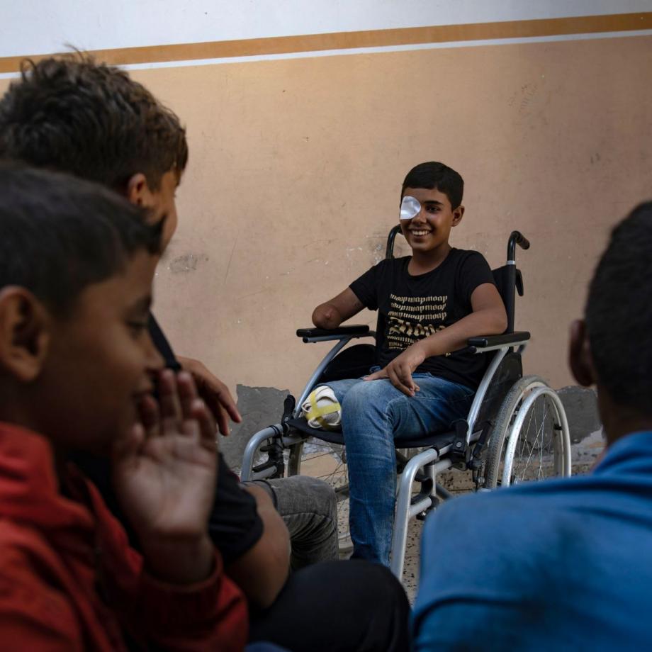 "أوضاع صادمة تعصف بالجرحى مبتوري الأطراف بغزَّة" ..  6000 حالة بتر بحاجة إلى برامج تأهيل طويلة الأمد 