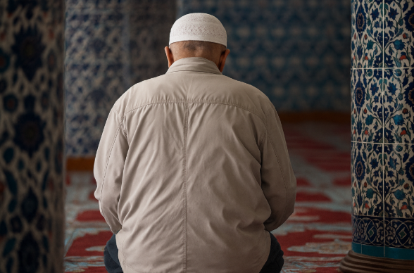 وفاة مُصلٍ أردني بعد خروجه من المسجد فجرا بحادث دهس