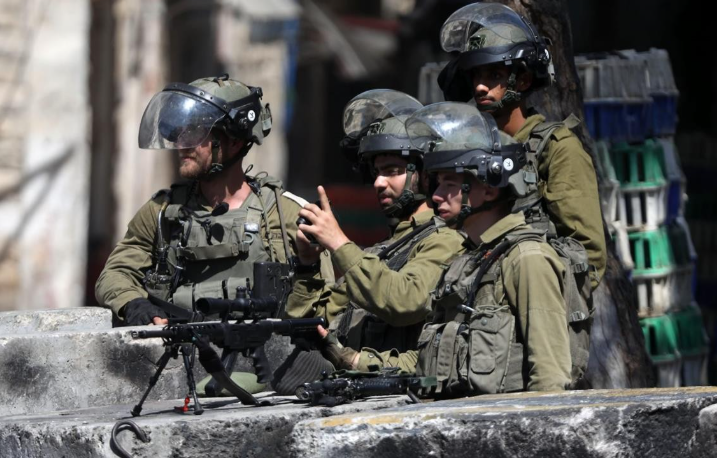 الاحتلال يعتدي على فلسطينيين في طولكرم