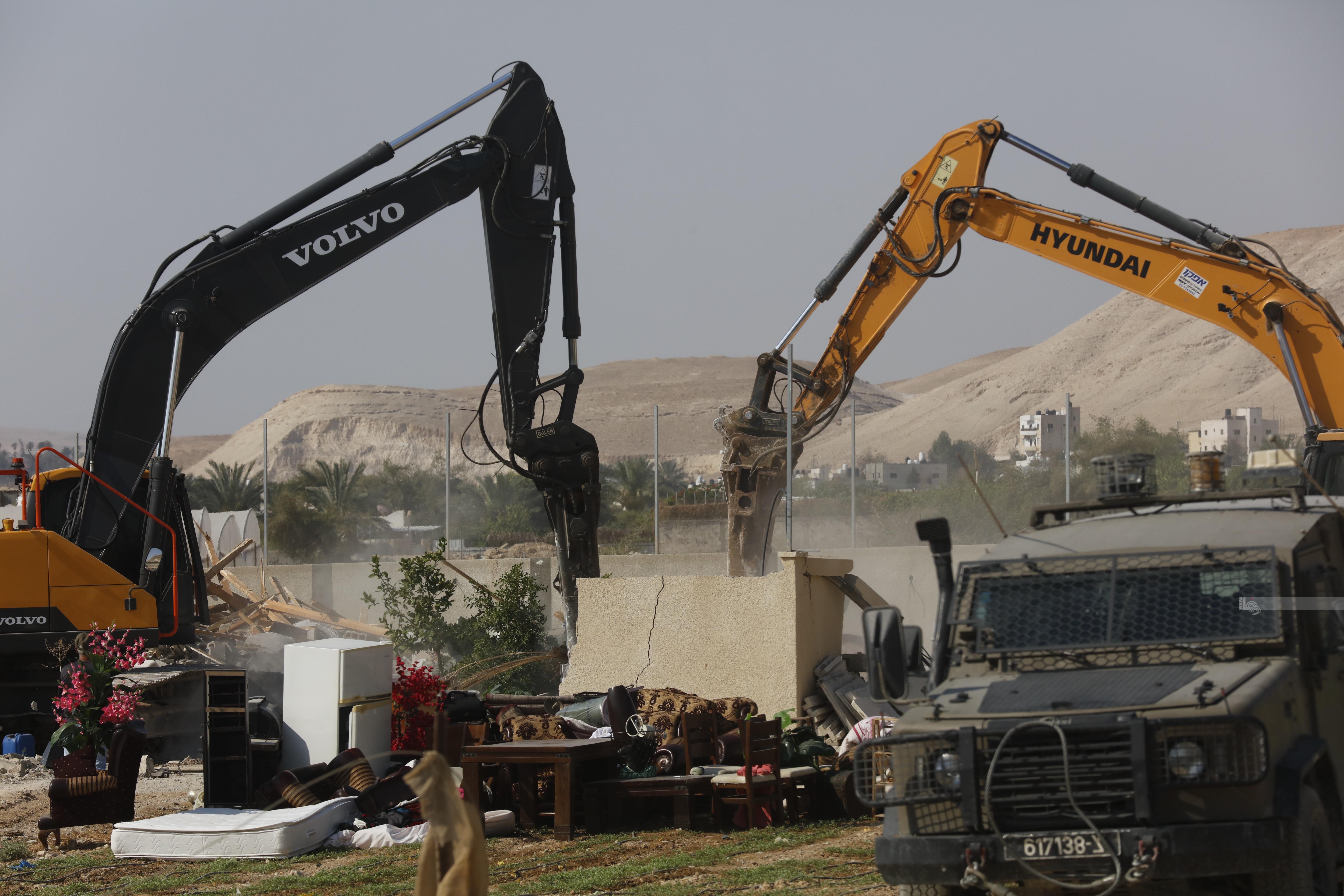 الاحتلال يهدم مبنيين في مرج غزال شمال أريحا 