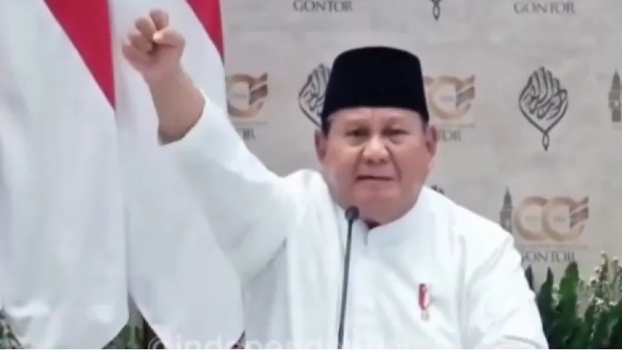 الرئيس الإندونيسي يهتف "فلسطين حرة" ويتلقى الكوفية من سفيرها  