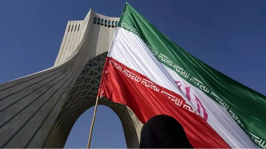 الاستخبارات الإيرانية تعلن اعتقال خلية وعميل مسلح في محافظة كرمان 