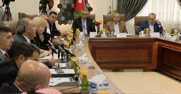 فريق وزاري يلتقي مسؤولين تنفيذيين في عمان