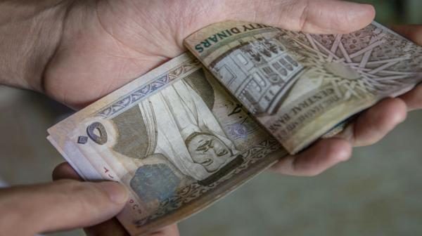 التربية: تحويل أجور العاملين في امتحان التكميلية إلى البنوك