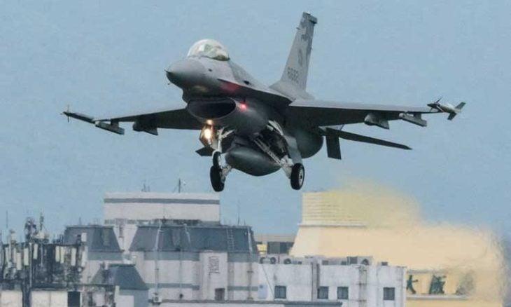 تايوان تجمّد مؤقتا أسطول مقاتلاتها “إف 16” بعد سقوط إحداها في البحر