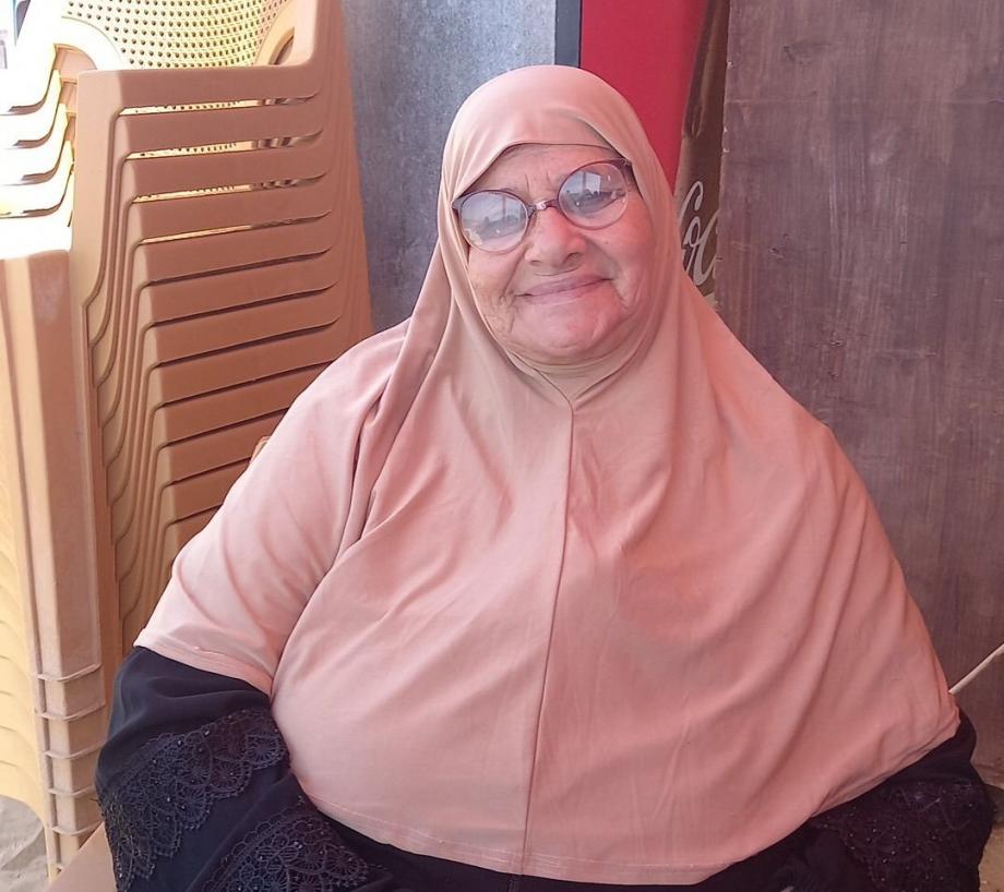 الحاجة سلام عياد ..  "خنساء غزة" التي ودّعت أبناءها وبقيت حارسةً لخيمة الكرامة  