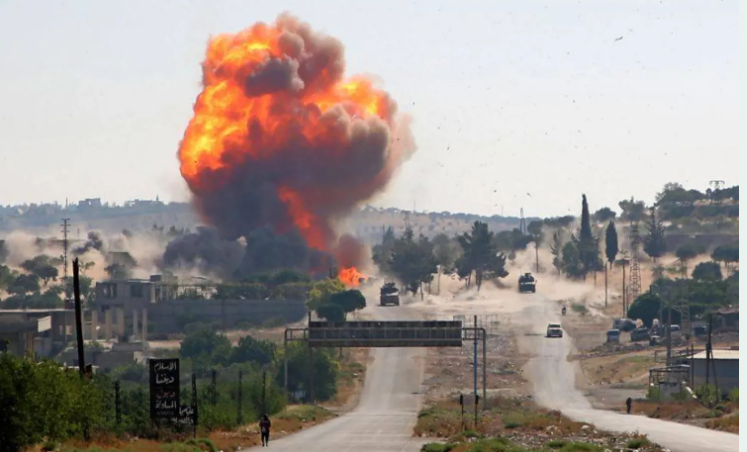 سوريا: انفجار ضخم في ريف إدلب وأنباء عن غارة للتحالف الدولي