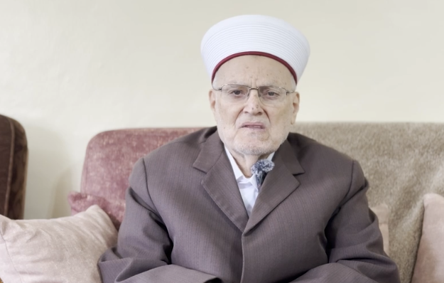 في عمر 87 عاما ..  الاحتلال يُخضع الشيخ عكرمة صبري للتحقيق