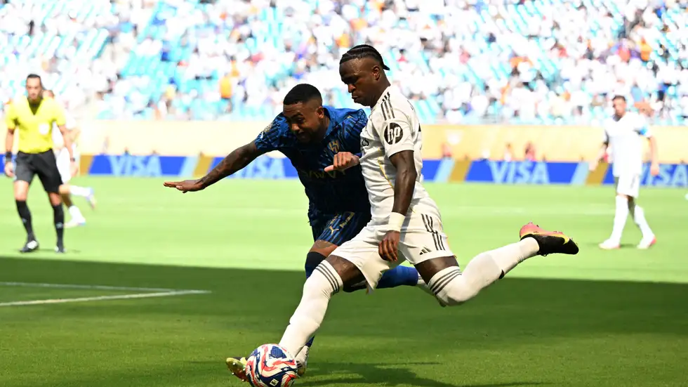 هل تواصل الهلال مع فينيسيوس جونيور؟ الرئيس التنفيذي يرد