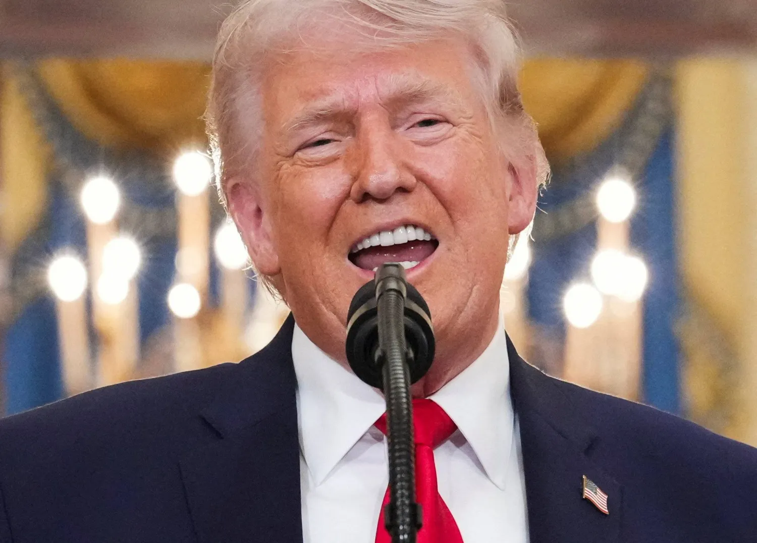 ترامب: سنواصل ضرباتنا وسنعيد إيران إلى العصر الحجري