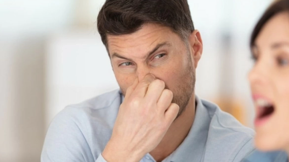 التنقيط الأنفي الخلفي ..  سبب خفي لرائحة الفم الكريهة