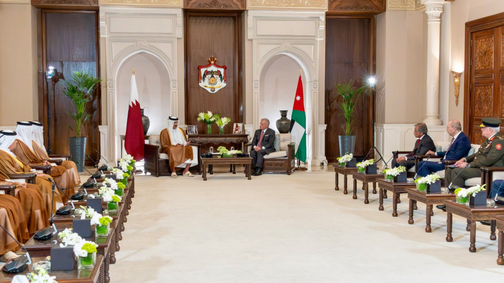 الملك وأمير قطر يؤكدان حرصهما على توسيع التعاون في مختلف المجالات