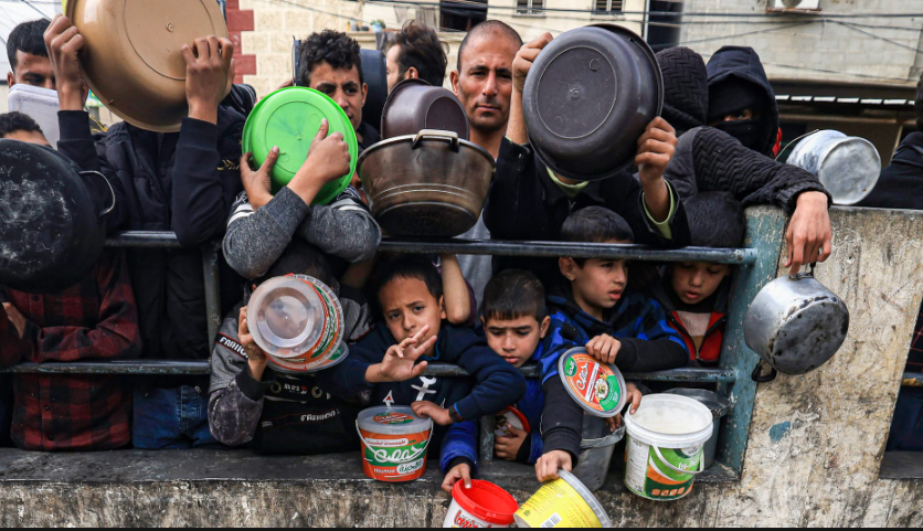 الأونروا: النازحون يُقتلون في غزة، والمساعدات تحوّلت لحقل موت
