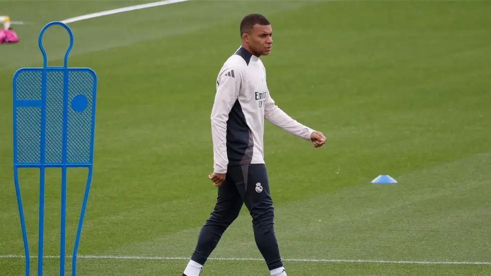 مفجر "فضيحة الركبة": مبابي كاذب