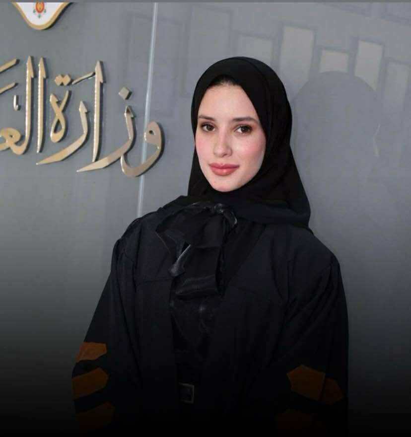 الكيلاني توضح أحكام الأكل والتدخين أثناء القيادة في قانون السير الأردني