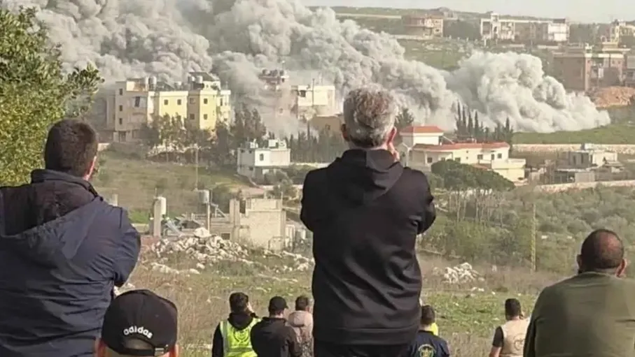 الجيش الإسرائيلي يستهدف مستودع أسلحة لـ"حزب الله" في جنوب لبنان