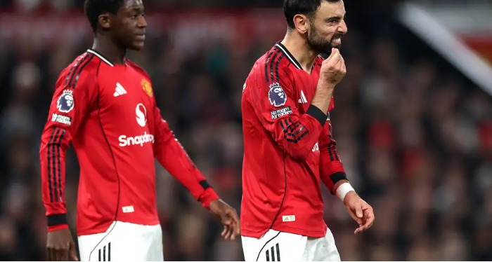 52 عاما ..  رقم سلبي مكرر يطارد يونايتد