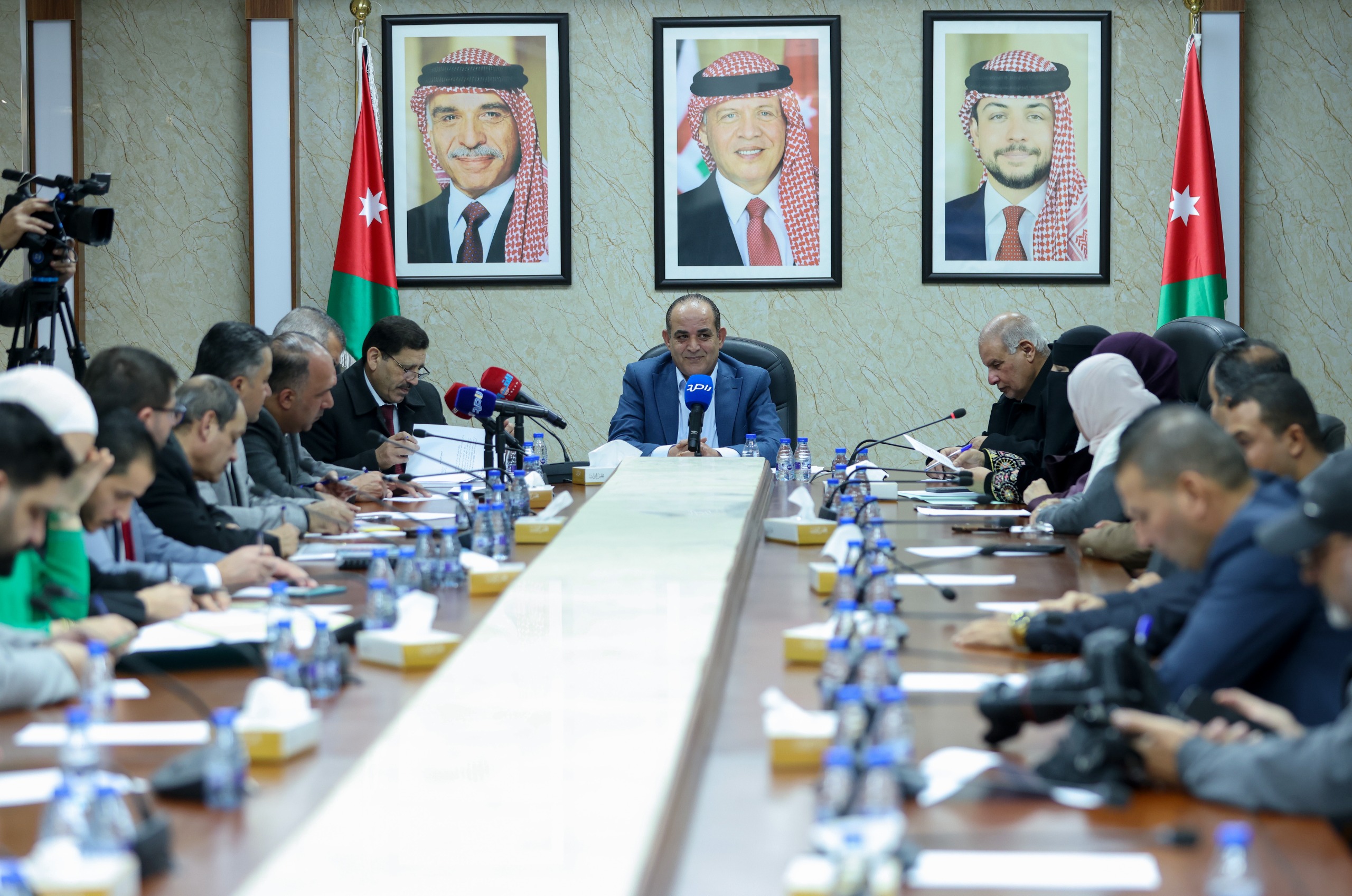 "البادية النيابية" تناقش سبل تعزيز قطاعي الطاقة والثروة المعدنية في المناطق النائية