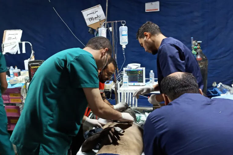 الجيش الأبيض ..  متطوعون يكافحون آثار العدوان الإسرائيلي بغزة