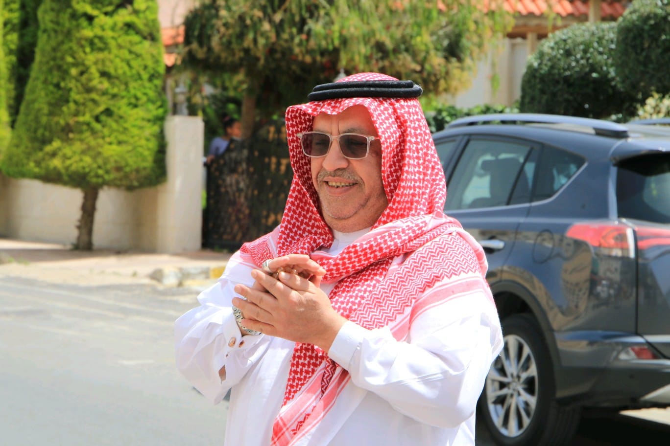 الكبيسي ينحر جملا احتفالا بزفاف ولي العهد