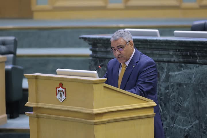 الرواضية ينقل رسالة شفهية من ابناء البترا إلى رئيس الوزراء