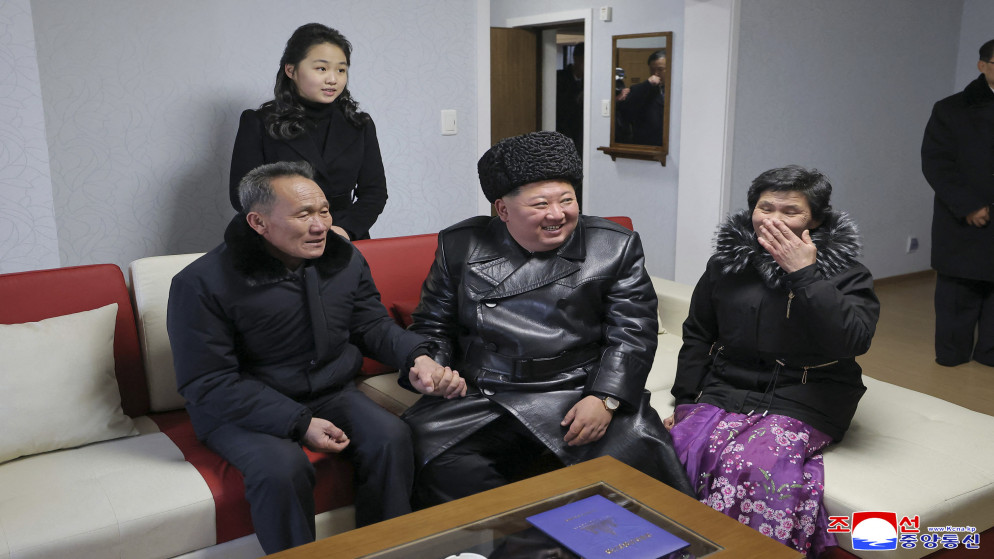 الزعيم الكوري الشمالي يفتتح مجمعا سكنيا لعائلات جنود قتلوا في الحرب الروسية الأوكرانية 