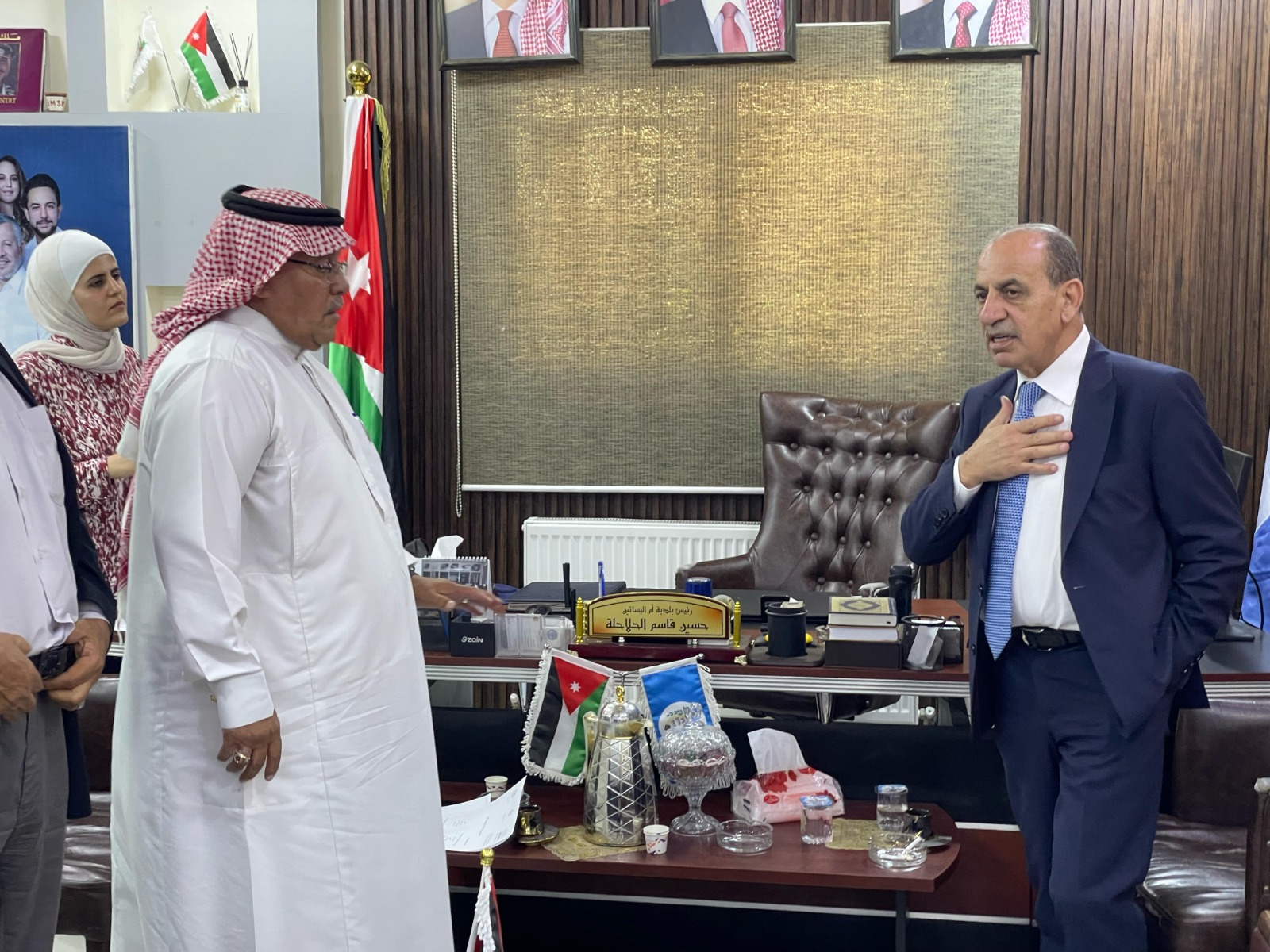 وزير الإدارة المحلية يتفقد بلديتي أم البساتين وحسبان