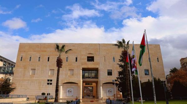 أمانة عمّان تُنذر 32 موظفًا بالفصل (أسماء)