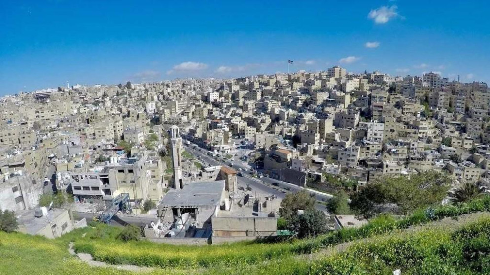 أجواء حارة نسبيًا اليوم وكتلة هوائية حارة وجافة حتى الأربعاء