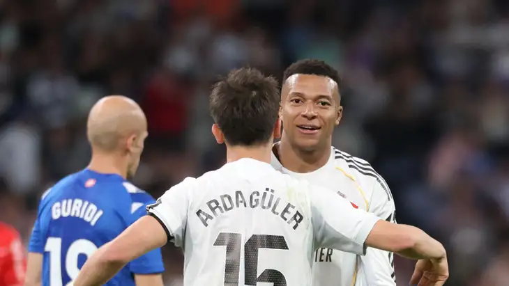 بالصور ..  لماذا احتسب الحكم هدف مبابي في ألافيس رغم لمسة يد جولر؟