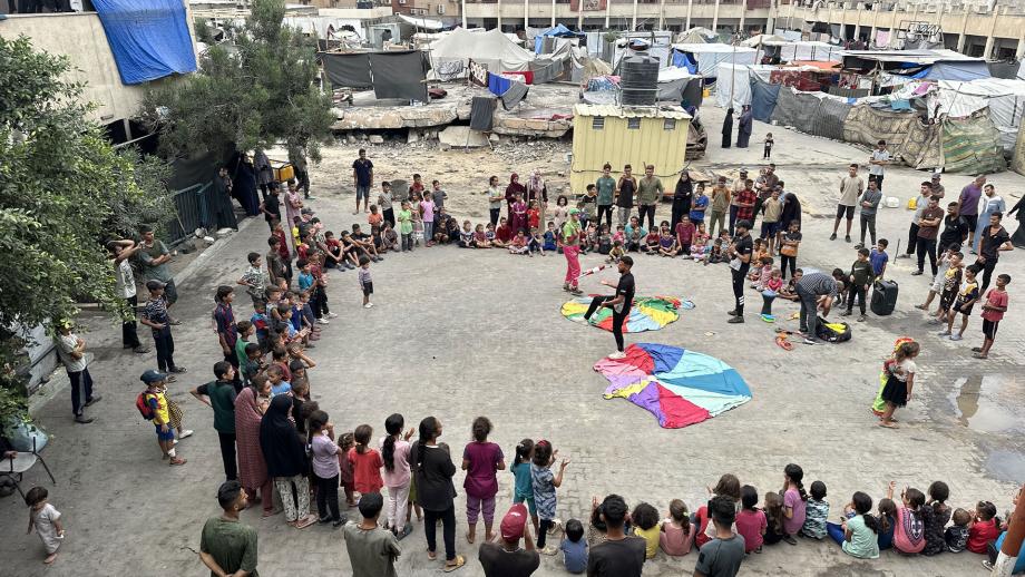 مبادرات غزة… بين الإغاثة الإنسانية ومخاطر الانفلات المالي  