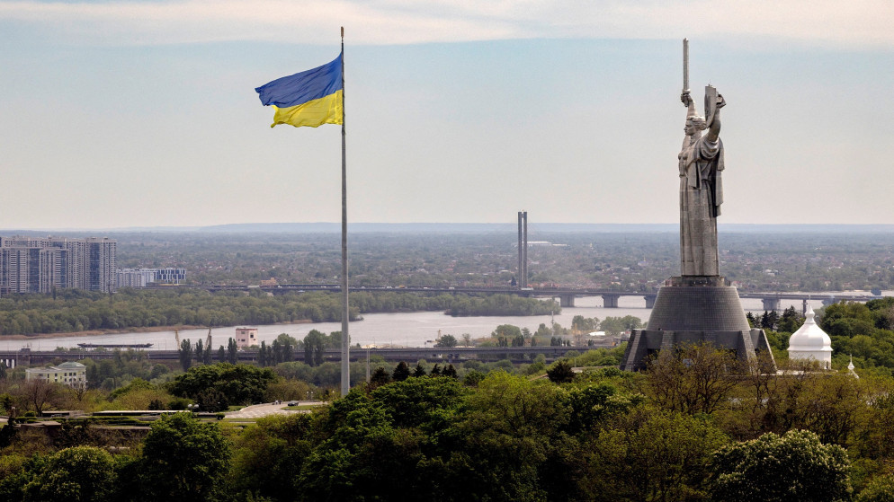 كييف تعلن تسلمها 528 رفاتا من روسيا