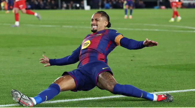 رافينيا يكذب أنباء تسهيل رحيله للدوري السعودي