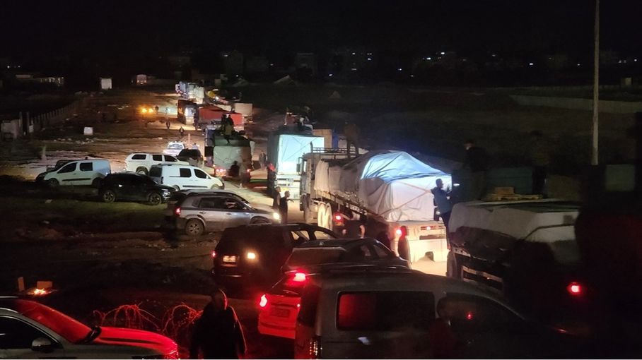 وصول 52 شاحنة مساعدات إلى قطاع غزة