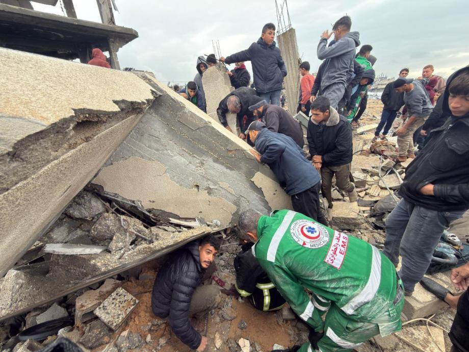 انهيارات المنازل المأهولة ..  موت صامت يهدد حياة الغزيين 