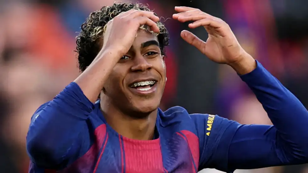 يامال يكشف كواليس فشله في الطبخ ..  ويشبه نجوم برشلونة بشخصيات كرتونية