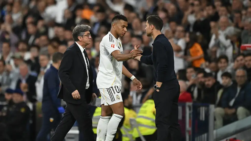 ألونسو السبب ..  معلومات جديدة حول أزمة ركبة مبابي