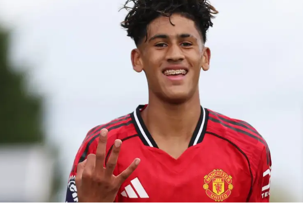 برشلونة يسعى لخطف موهبة مانشستر يونايتد