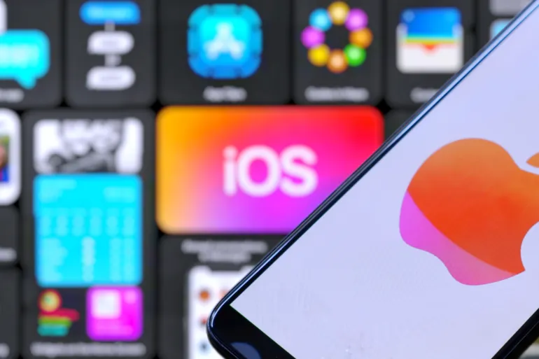 نظام آي أو إس 27 ..  خطة آبل لإطالة عمر البطارية وإنعاش الأجهزة القديمة 